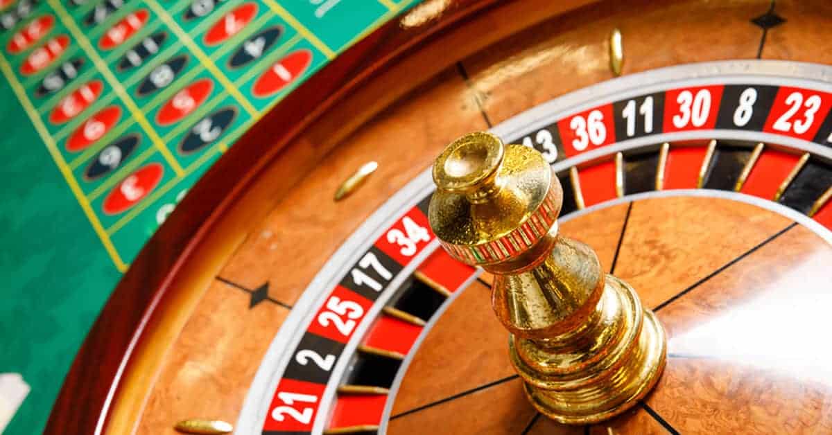 roulette-wheel-green-table