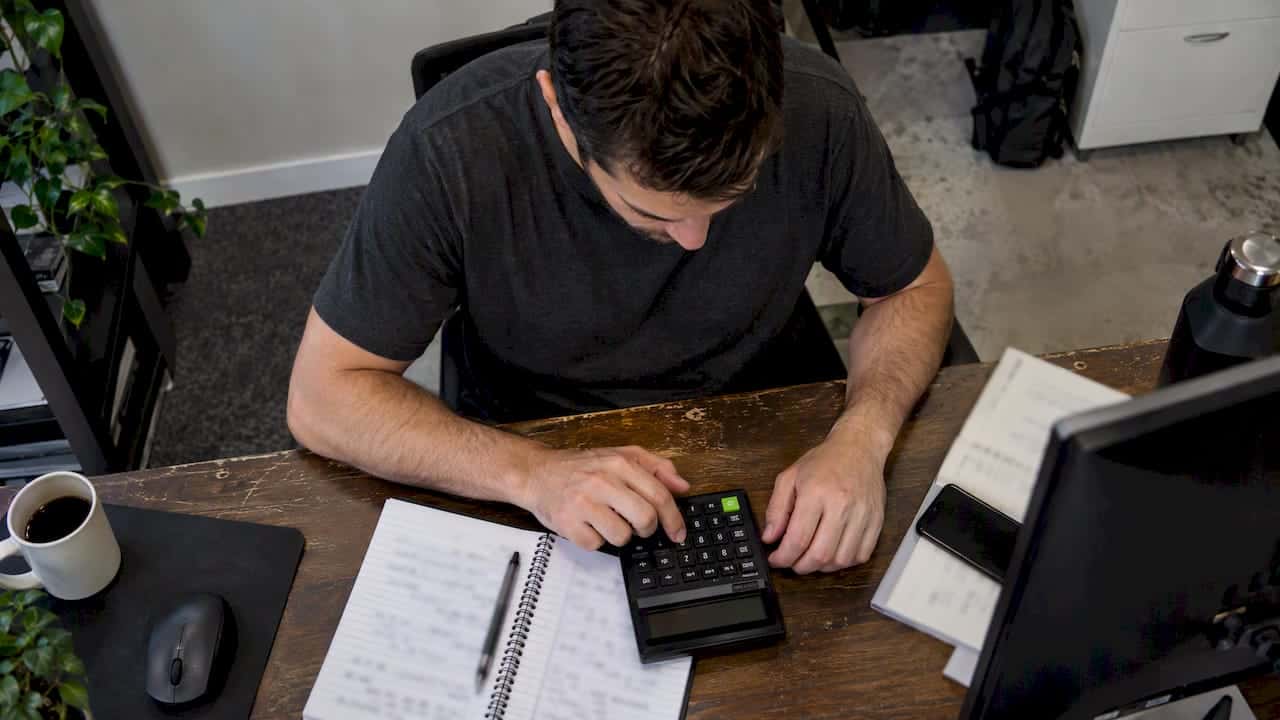 Trader calculating a proportional client lot size