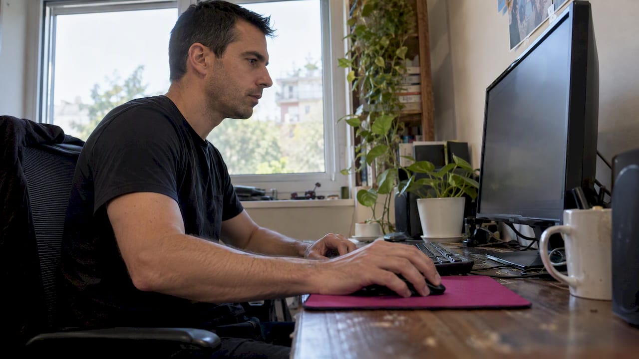 Trader reducing an open position at a workstation